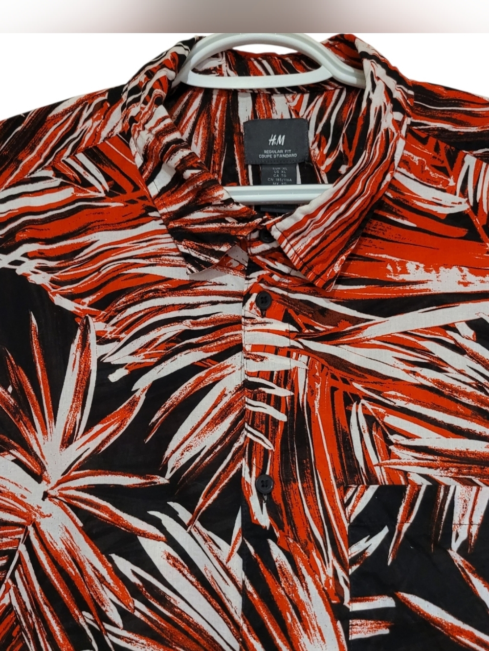 H&M Red Black White Hawaiian Shirt Mens Short Sleeve Button Front XL Regular Fit - Picture 2 of 5